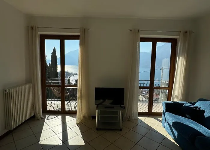 Lucre House, Vista Super Bellano